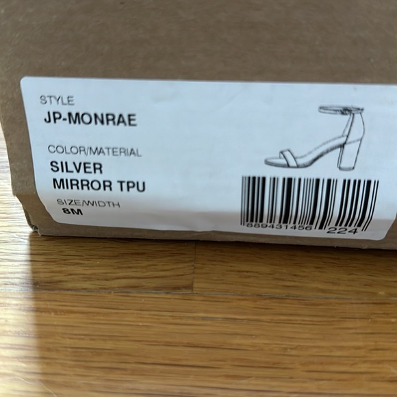 LAST CHANCE! NWT Jessica Simpson Silver Sandals, Size 8. - Picture 11 of 11